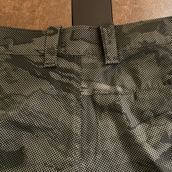 Under Armour Cargo Board Shorts - Picture 6 of 6